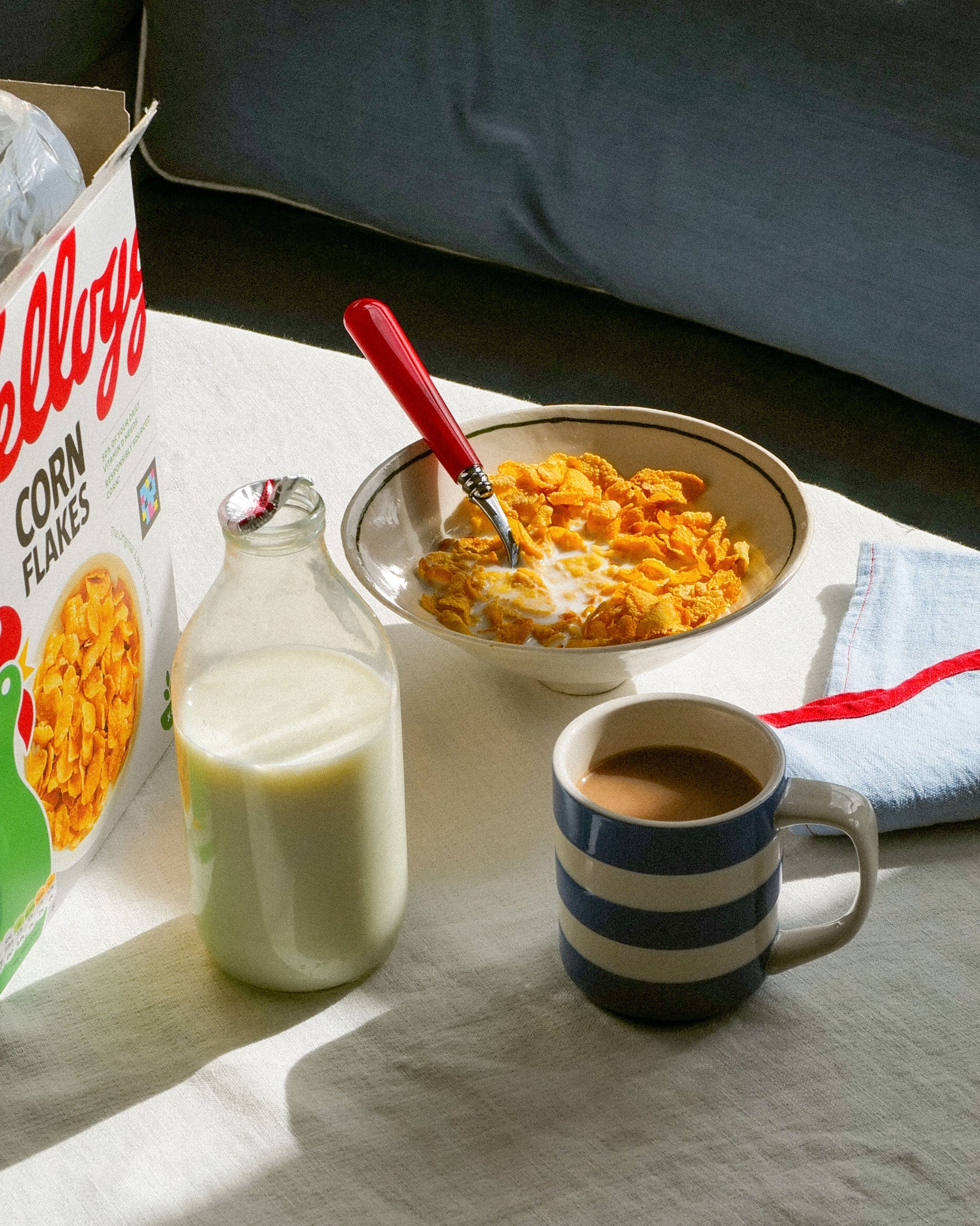 12 Piece Cutlery Set, Reds - Image 4